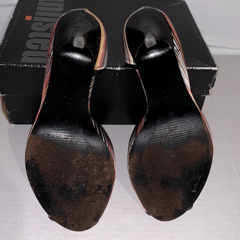 Unlisted Side Cutout Striped heals - Picture 5 of 13